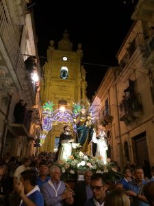 madonna-del-rosario-il-simulacro-davanti-allecce-homo