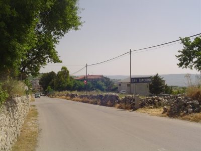 L'ingresso della frazione di San Giacomo